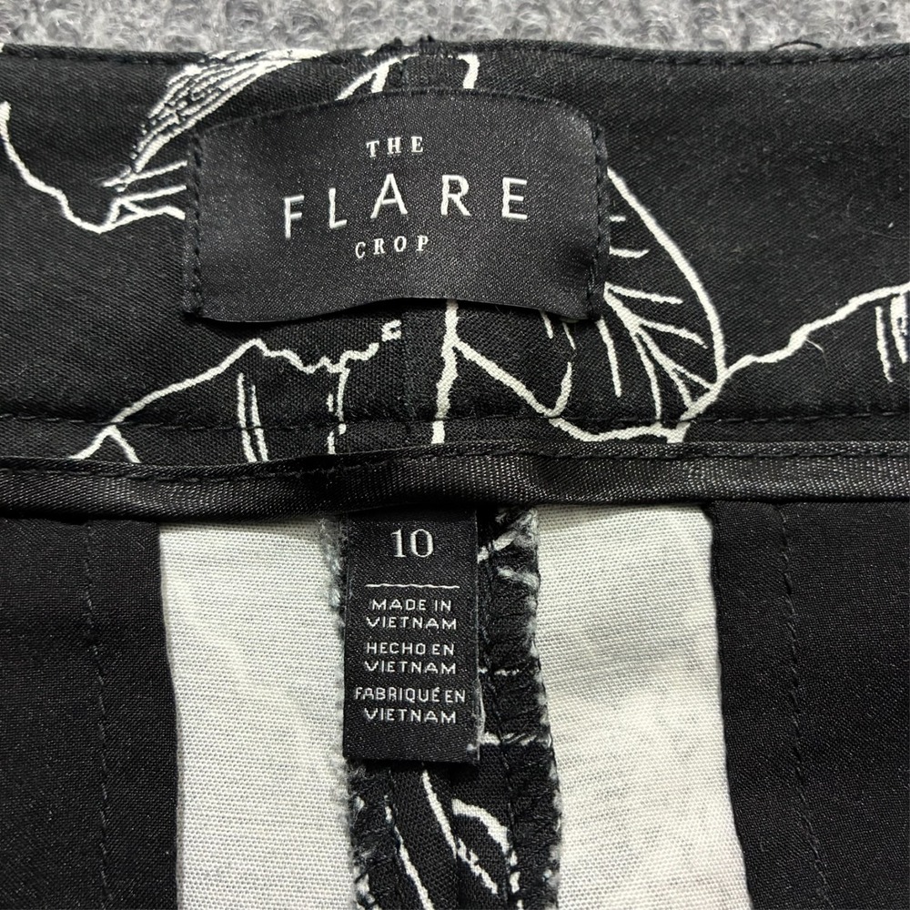 White House Black Market The Flare Crop Pants Size 10 Black Floral‎ Mid Rise - Picture 8 of 11